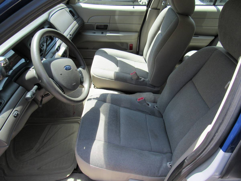 Illustration for article titled At $3,975, Could This 2011 Ford Crown Vic Interceptor Be Your Blue Light Special?